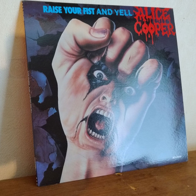 Alice Cooper – Raise Your Fist And Yell LP