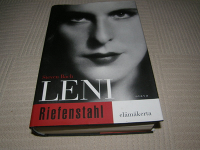 Steven Bach Leni Riefenstahl elämäkerta -sid