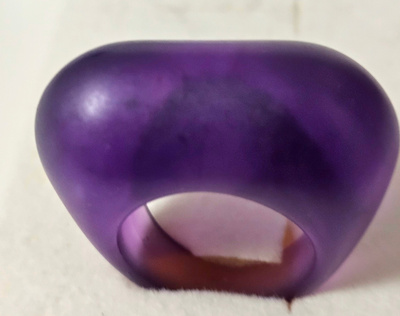 Vintage violetti design-sormus – näyttävä statement-koru, ko
