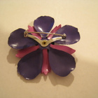 Rintakoru kukka violetti fuksia maalattua peltiä USA vintage - pikkukuva 5