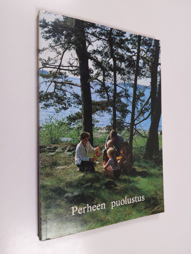 Perheen puolustus : Turun arkkihiippakunta 1981 : vuosiki...