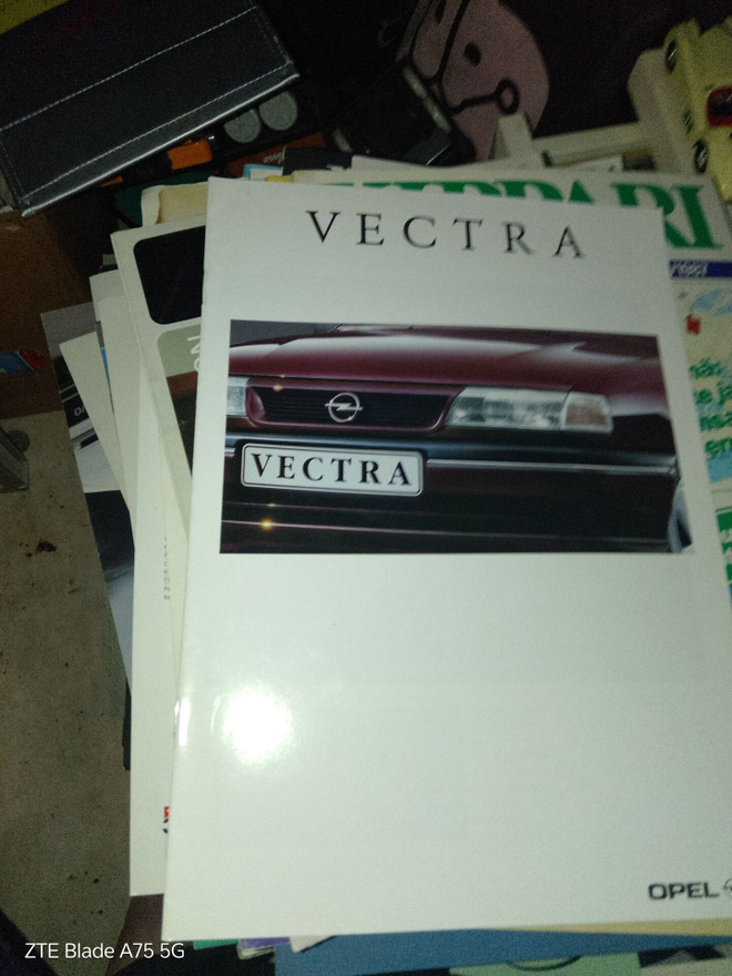 Opel vectra a- kori esite.