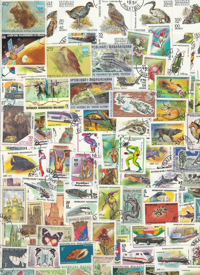 (SP007) MADAGASKAR - POSTIMERKKIPAKKAUS - 100 ERILAISTA