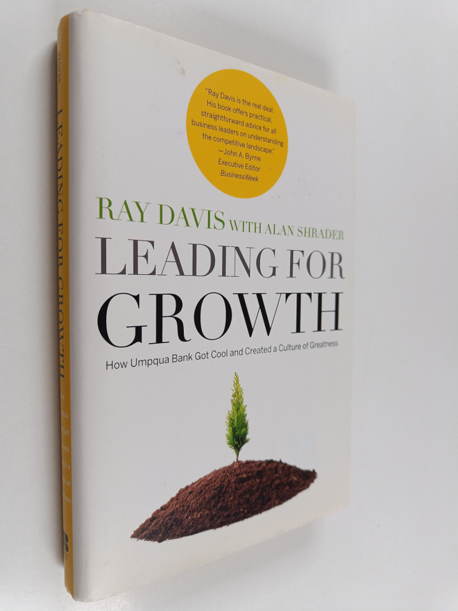 Raymond P. Davis ym. : Leading for Growth : How Umpqua Ba...