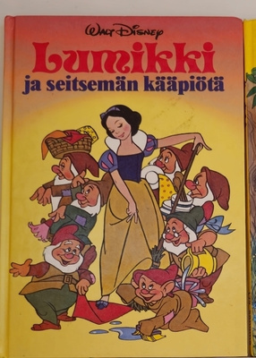 WALT DISNEY SATUKIRJAT , PLUTO, LUMIKKi, VUSSELIT