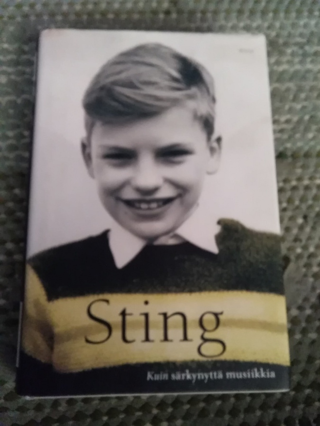 Sting: Kuin särkynyttä musiikkia