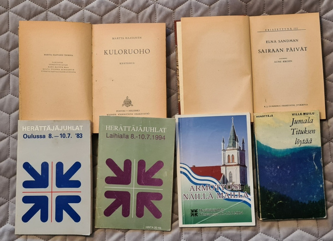 Uskonnollisia kirjoja ja Juhlaoppaita - paketti