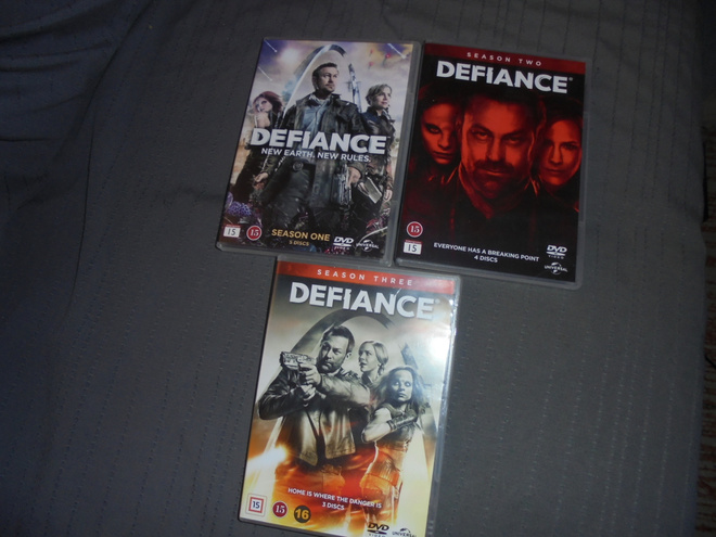 DVD TV-sarja Defiance 3 kautta (Suomi tekstitys on)
