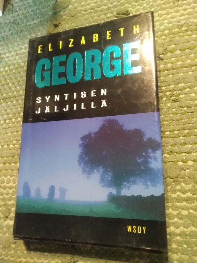 Elizabeth George: Syntisen jäljillä