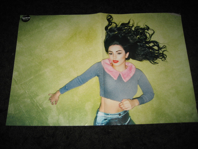 Charli XCX juliste