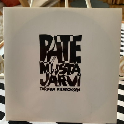 PATE MUSTAJÄRVI: Tarjoan kierroksen *Vaikka paljain jaloin