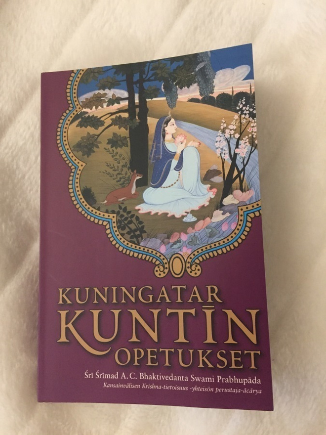 Kuningatar Kuntin Opetukset kirja / pokkari