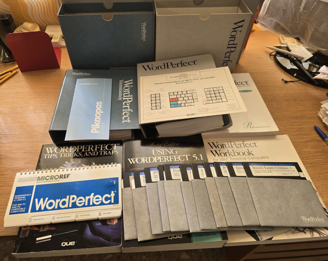 WordPerfect 4.2–6.0 – laaja retro paketti, 11 levyä