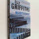 Elly Griffiths : Risteyskohdat - pikkukuva 1
