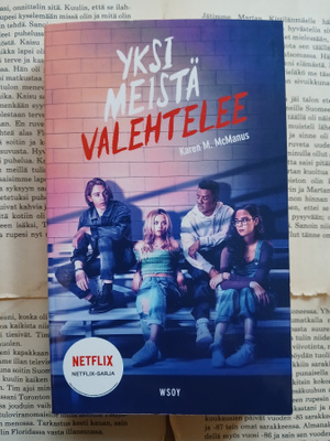 Karen M. McManus - Yksi meistä valehtelee (pokkari)