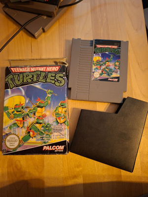 NES Teenage Mutant Hero Turtles ja kotelo pal b eec/SCN