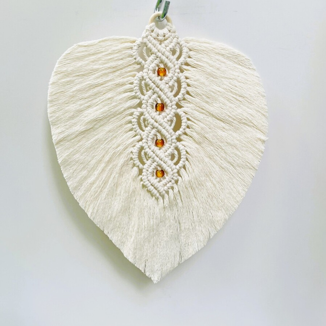 Iso makramee sulka / höyhen 6 - 28 x 35 cm