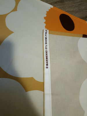 Marimekko Unikko-kappaverho tai kaitaliina