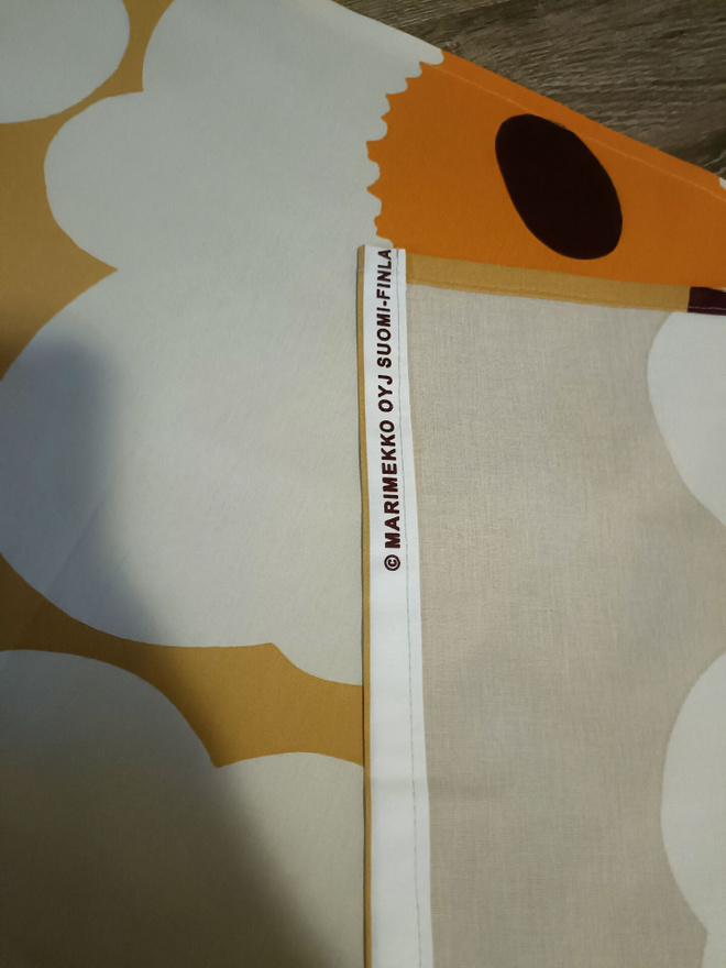 Marimekko Unikko-kappaverho tai kaitaliina