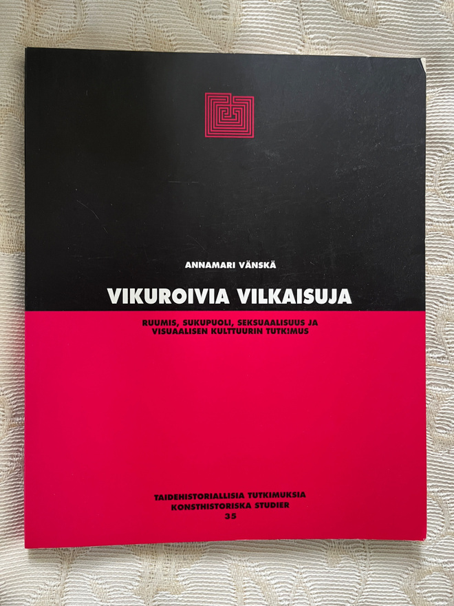 Annamari Vänskä: Vikuroivia vilkaisuja...