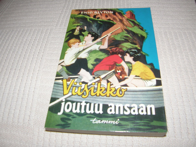 Enid Blyton Viisikko joutuu ansaan  -nid