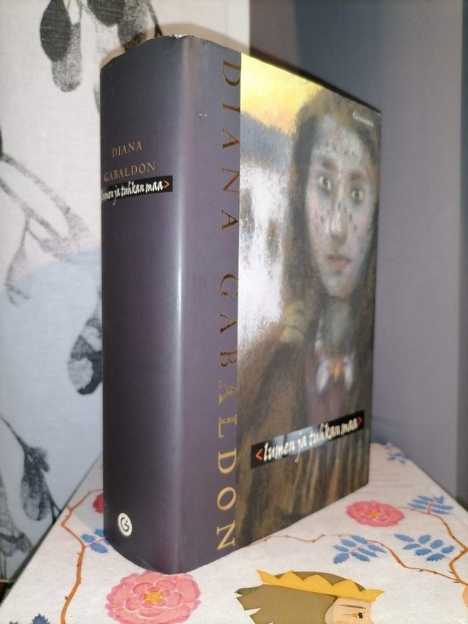Diana Gabaldon - Lumen ja tuhkan maa - 1.p.2007