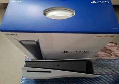 PlayStation 5 konsoli + pelejä