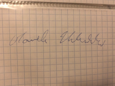 Näyttelijä Marek Urbanskin nimikirjoitus paperilla