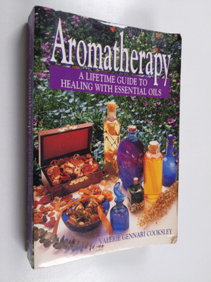 Valerie Gennari Cooksley : Aromatherapy - A Lifetime Guid...