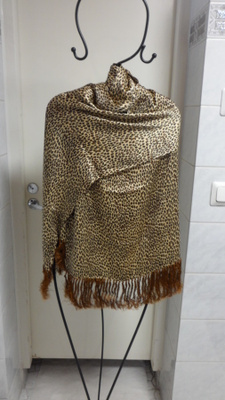 Uusi,upea, pitkä, kaksinkertainen silkkihuivi eläinprintillä
