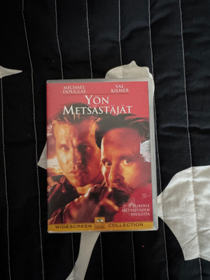 YÖN METSÄSTÄJÄT