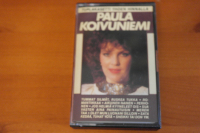 Paula Koivuniemi:Tuplakasetti.