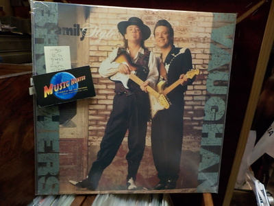 THE VAUGHAN BROTHERS - FAMILY STYLE LP ex+/ex+