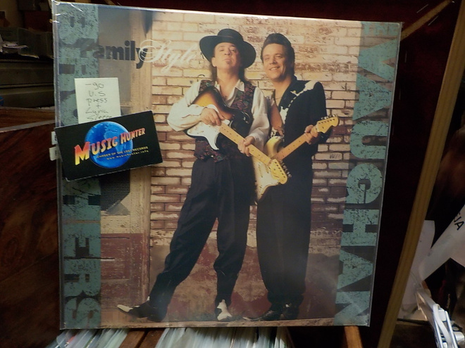 THE VAUGHAN BROTHERS - FAMILY STYLE LP ex+/ex+