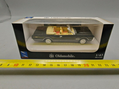 Pienoismalli Oldsmobile 1/43