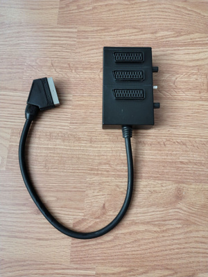 SCART jakaja