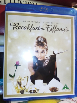BLU-RAY : AAMIAINEN TIFFANYLLA ( SIS POSTIKULU)