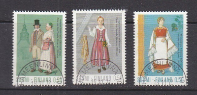 1972 Kolme kansanpukua loistoleimaisena