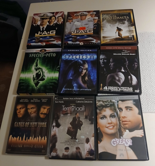 Dvd-elokuvia ja tv-sarjoja 5e / kpl