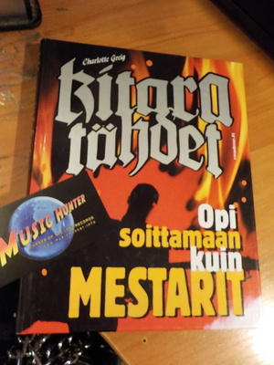 KITARATÄHDET - OPI SOITTAMAAN KUIN MESTARIT KIRJA