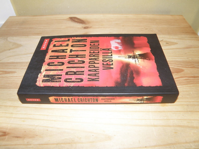 Michael Crichton Kaappareiden vesillä (nidottu)
