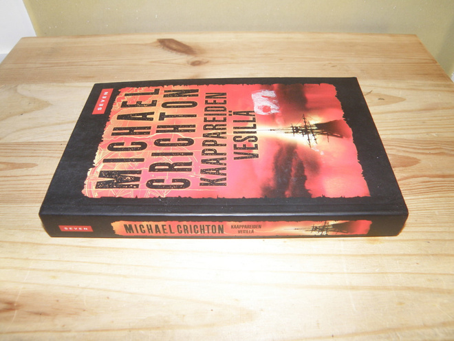 Michael Crichton Kaappareiden vesillä (nidottu)