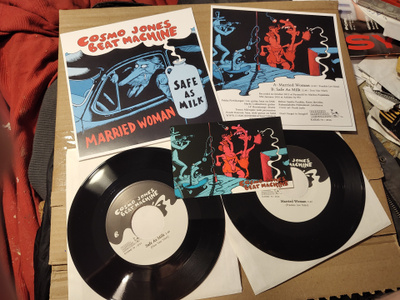 Cosmo Jones Beat Machine: Married woman/Safe as milk 7"