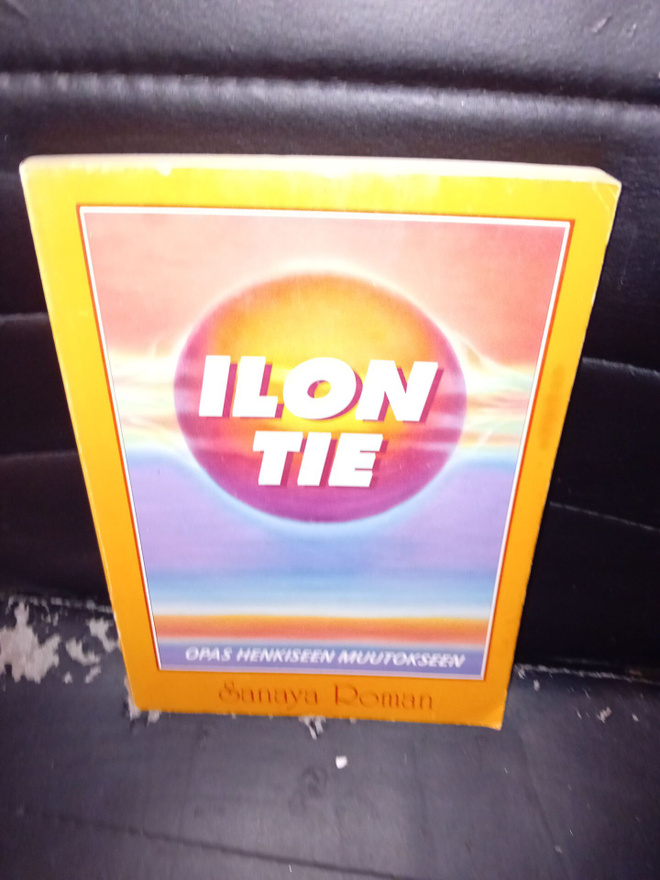 Roman : Ilon tie ( SIS POSTIKULU )