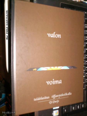 V. Varjo: Valon voima Taidelasitus tiffanytekniikalla Sis.pk