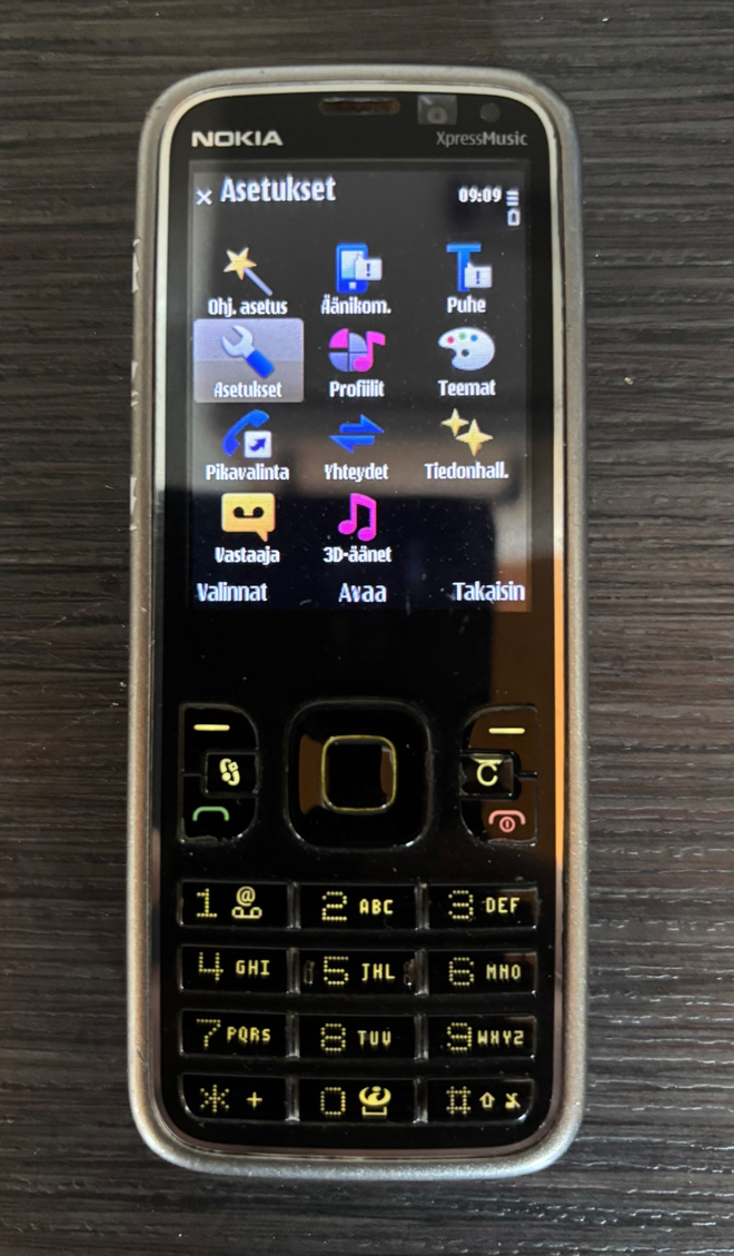 Nokia 5630 XpressMusic puhelin