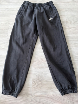 Adidas collegehousut, koko 152