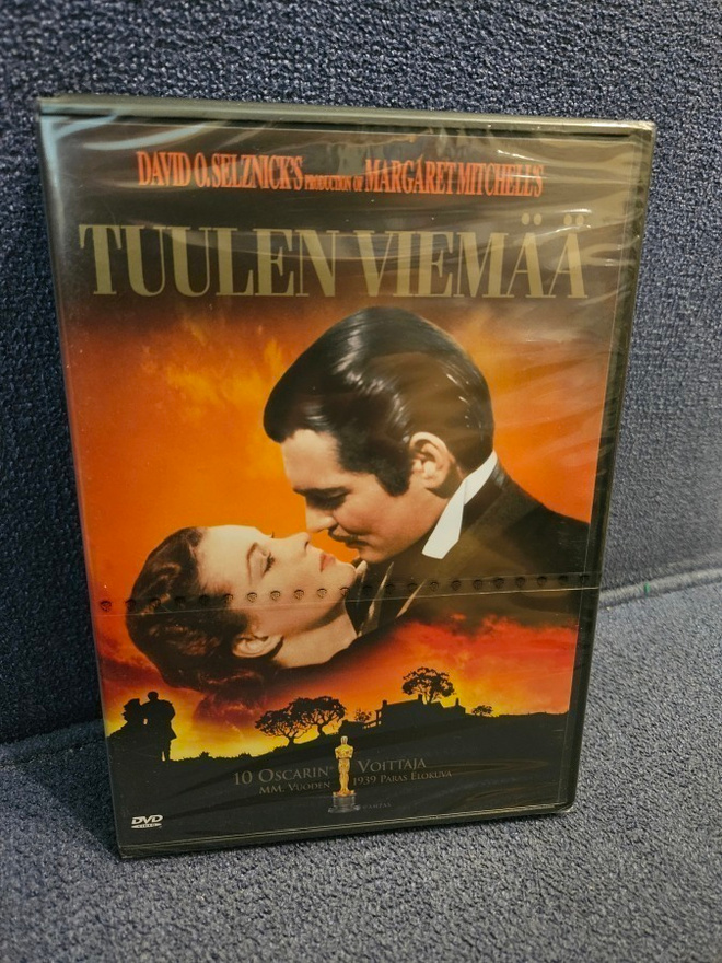Tuulen viemää ( Clark Gable, Vivien Leigh) uusi ja muoveissa