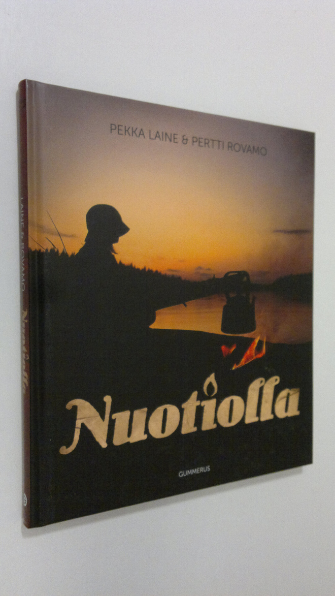 Pekka Laine : Nuotiolla