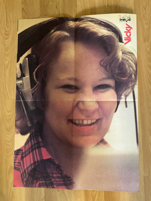 Vicky Rosti juliste